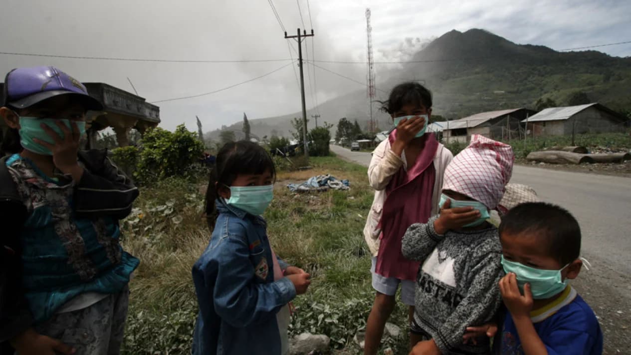 anak penungsi sinabung